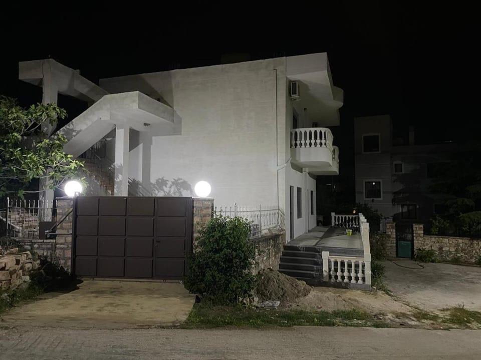 Property building, Balcony/Terrace