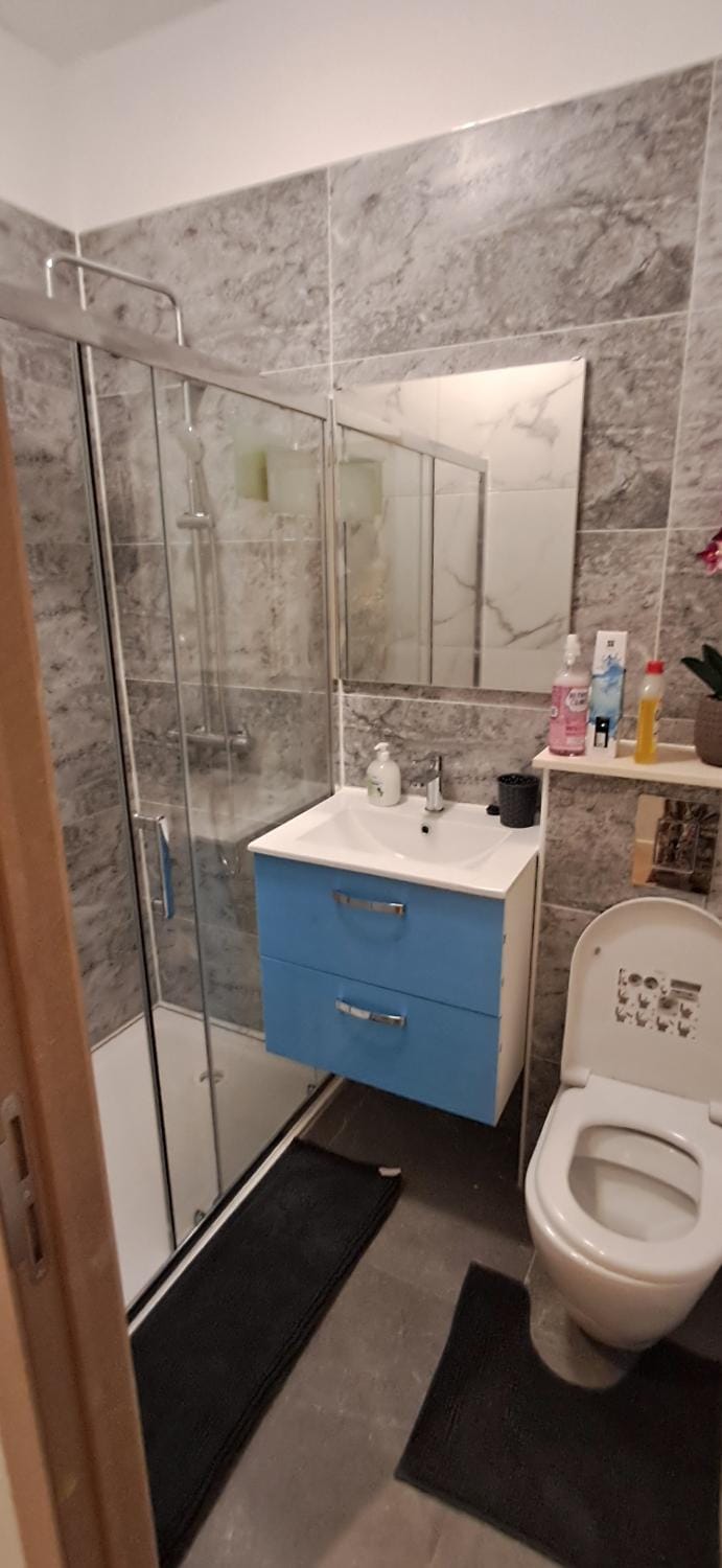 Appartement dans rue calme Apartment in Liège