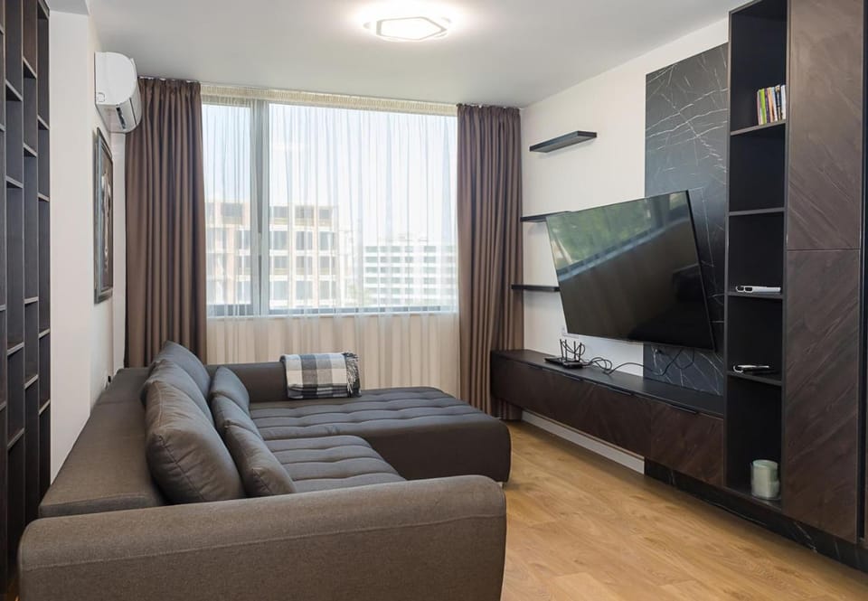 TV and multimedia, Living room, Seating area, air conditioner