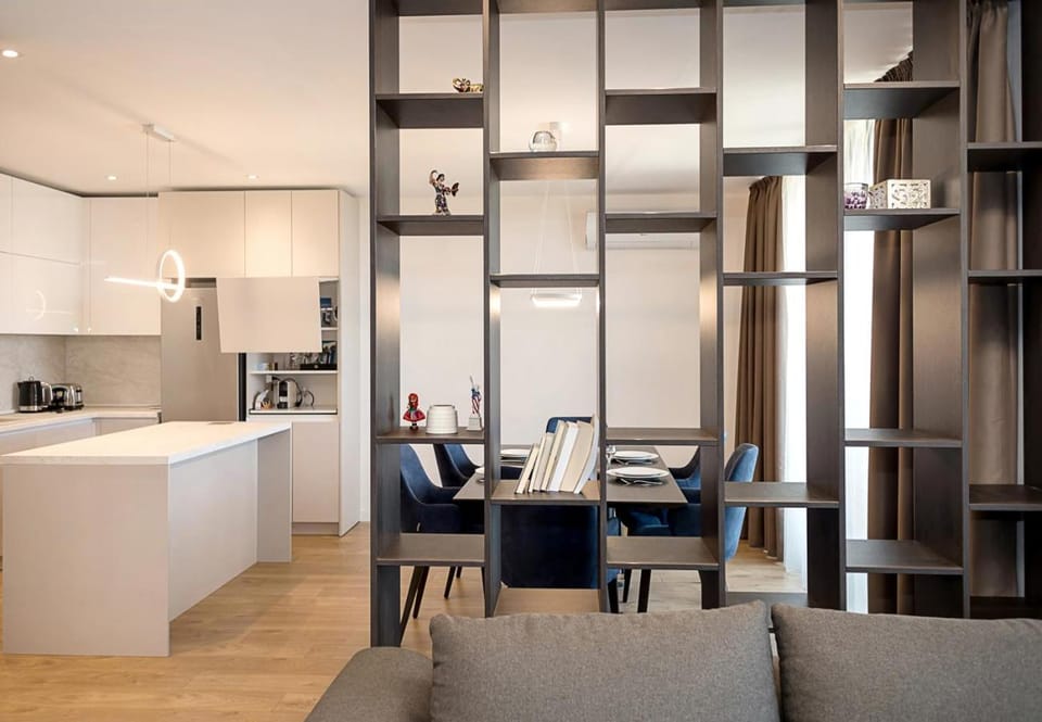 Kitchen or kitchenette, Living room, Seating area, Dining area