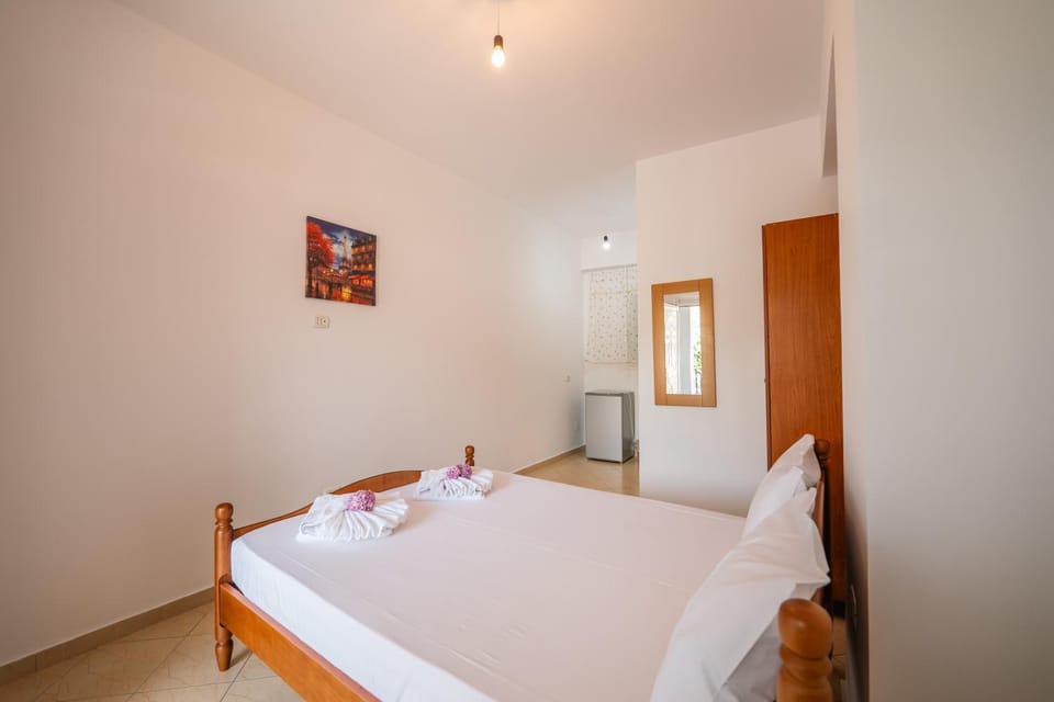 Photo of the whole room, Bedroom, towels