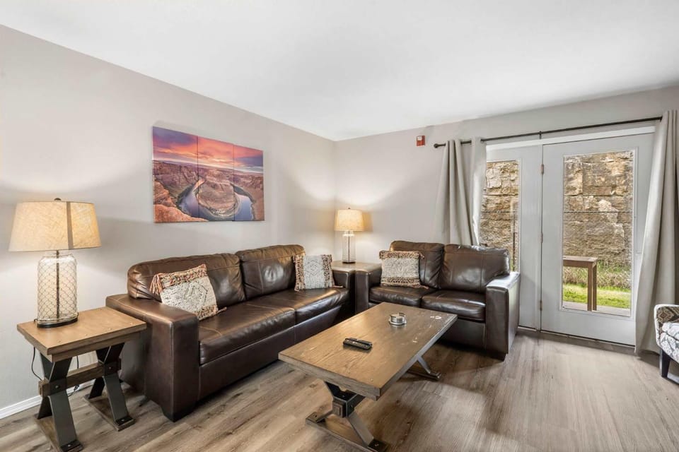 The Moab and Country Farmhouse Duo - Table Rock House in Branson