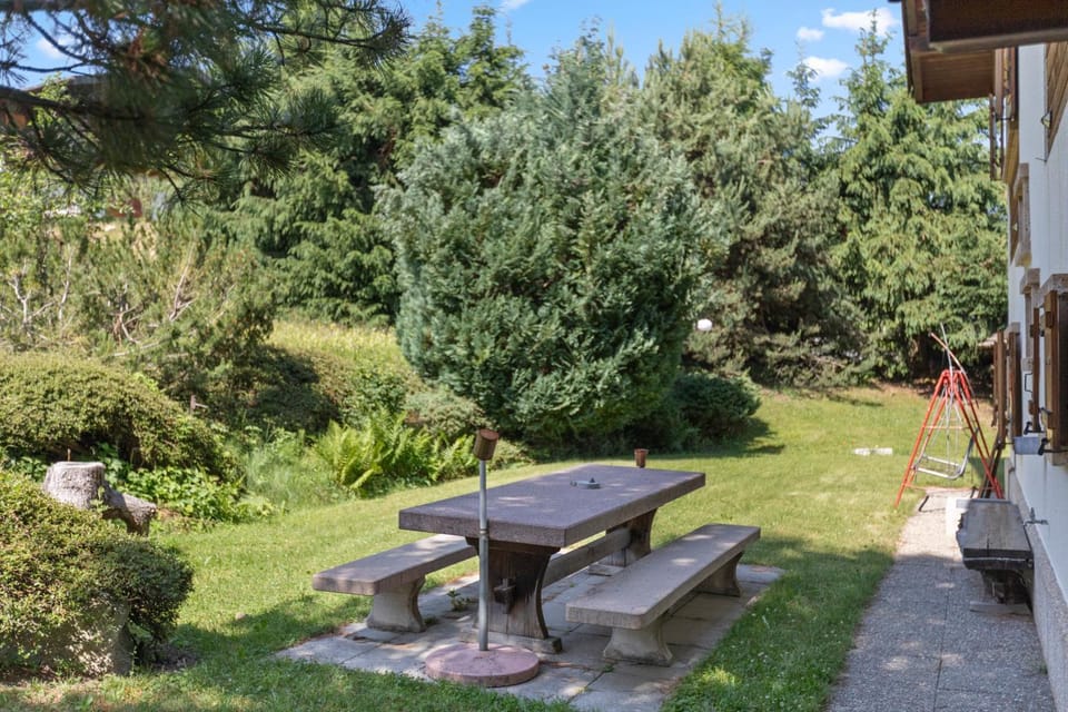 Spring, Day, Garden, Dining area, Garden view