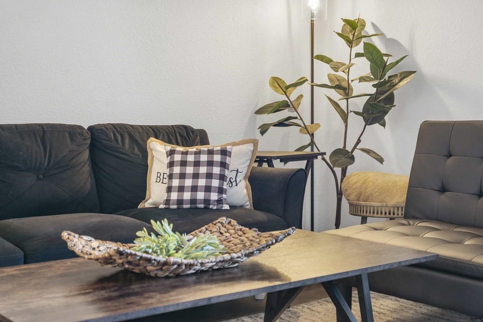 New Listing Vineyard Valley Views - Balcony House in Branson