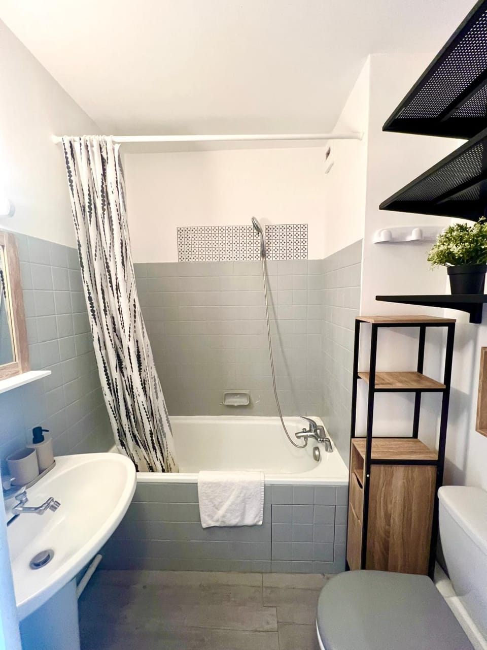 Shower, Bathroom, Bath, towels