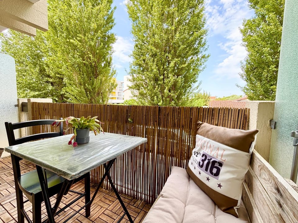 Spring, View (from property/room), Balcony/Terrace, Balcony/Terrace, Living room, Dining area