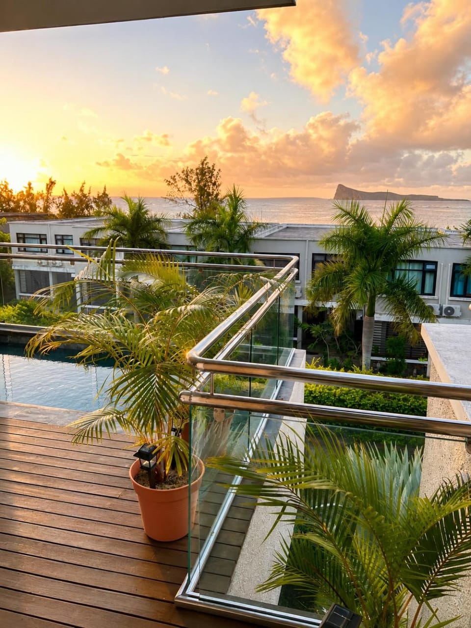 Luxury Oceanfront Apt with Private Pool - 2BR Apartment in Rivière du Rempart District, Mauritius