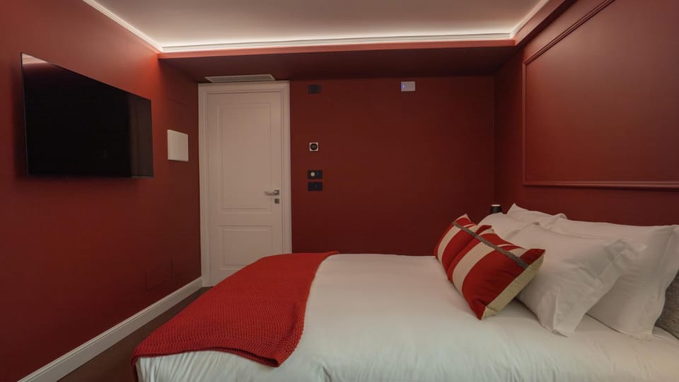 Bed, TV and multimedia, Photo of the whole room