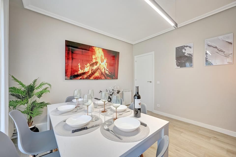 Living room, Seating area, Dining area