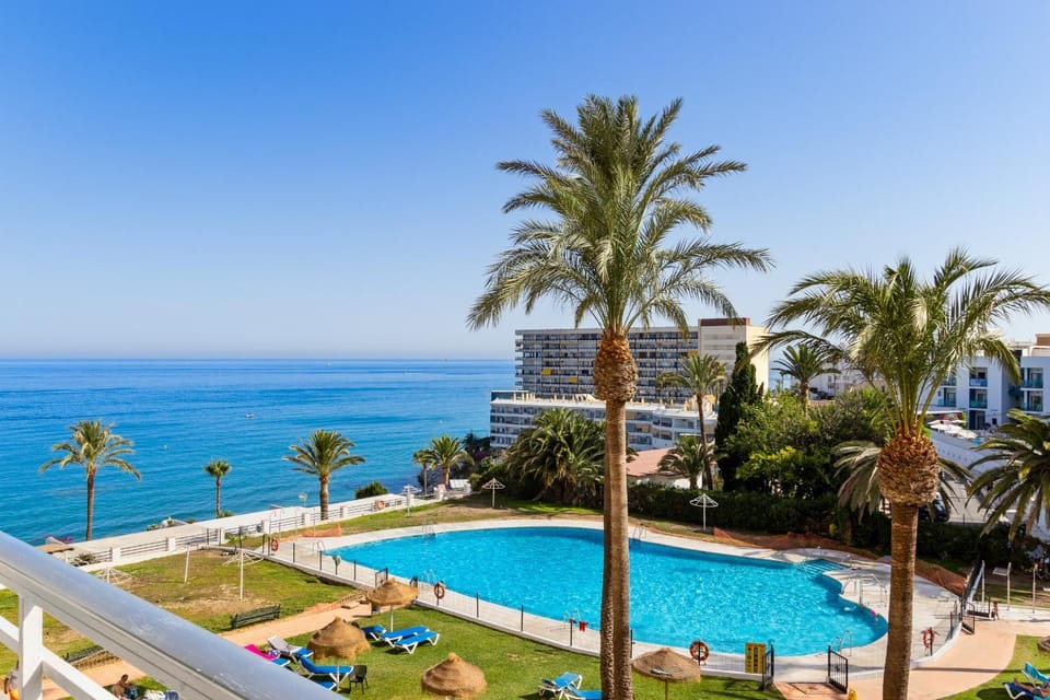 Black and White Beach - Boutique Apartment with Sea Views Apartment in Torremolinos