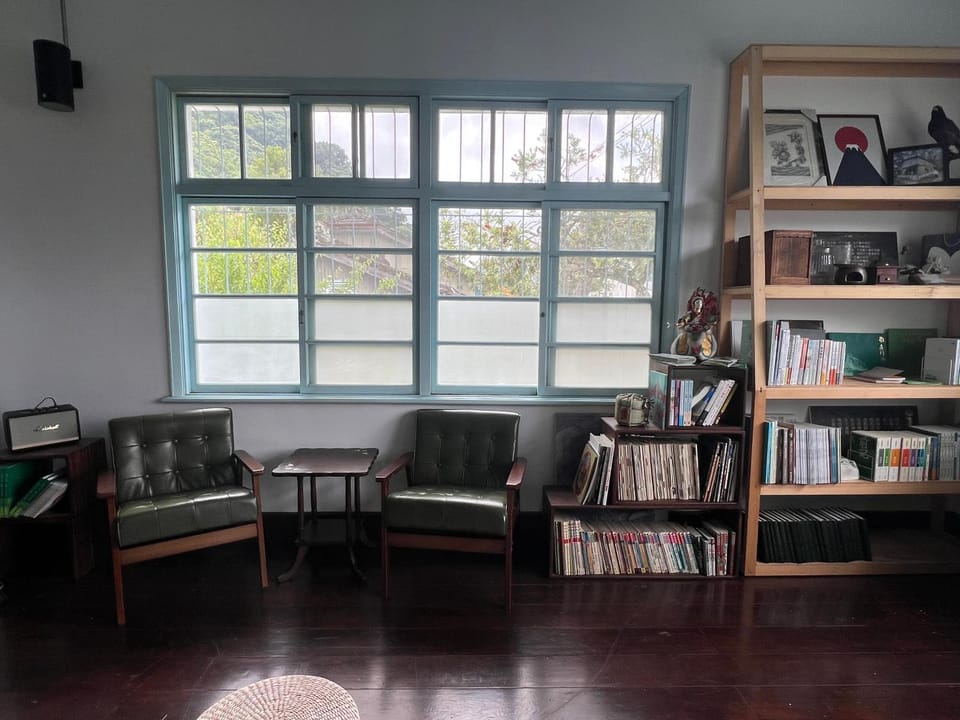 Library, Living room