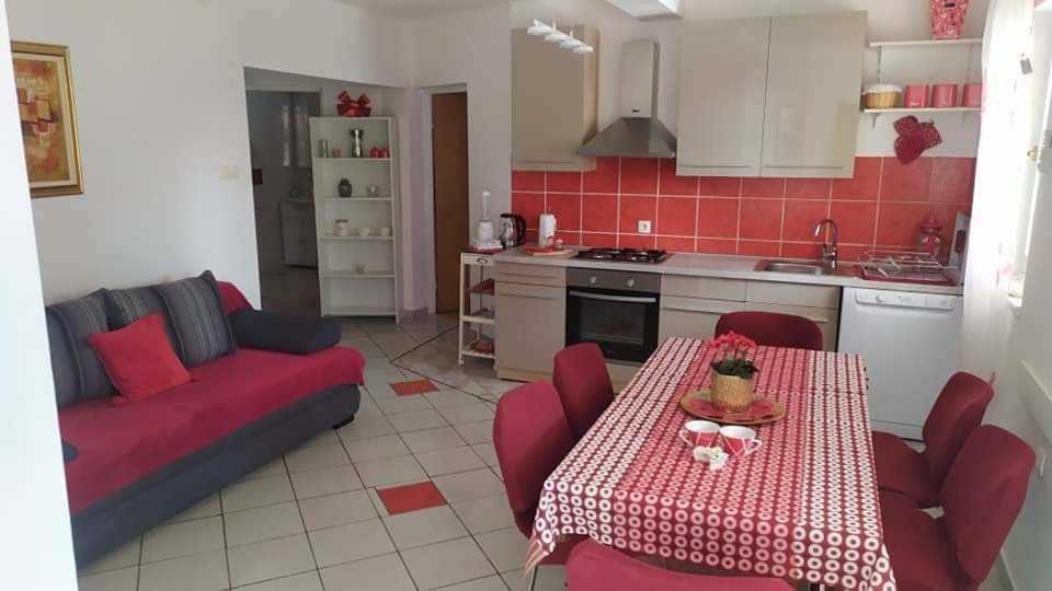 Kitchen or kitchenette, Living room, Seating area, Dining area, oven, stove