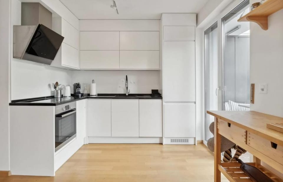 Kitchen or kitchenette, Dining area, dishwasher, oven, pet friendly, stove, toaster
