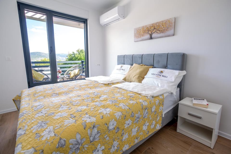 Bed, Bedroom, towels, air conditioner