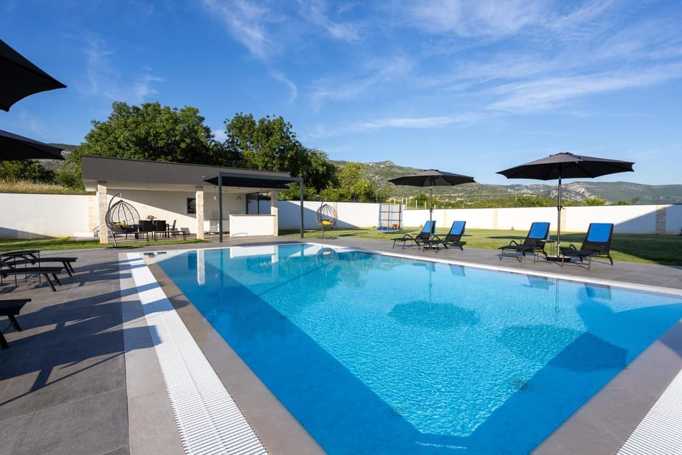 Pool view, Swimming pool, sunbed