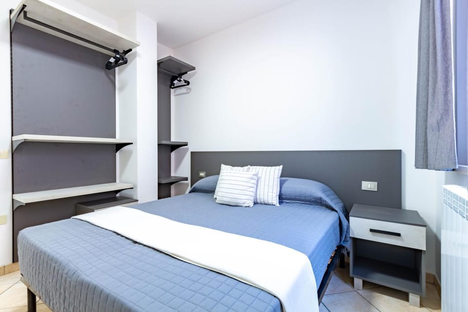 Bed, Photo of the whole room, Bedroom, air conditioner