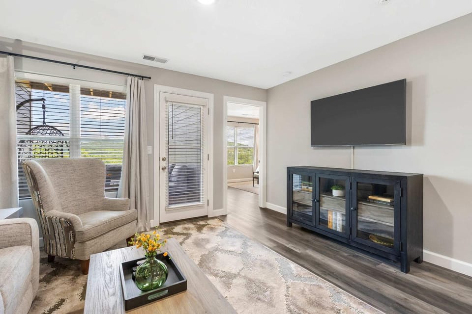 Earl Grey Escape - Chic 3 BDR House in Branson