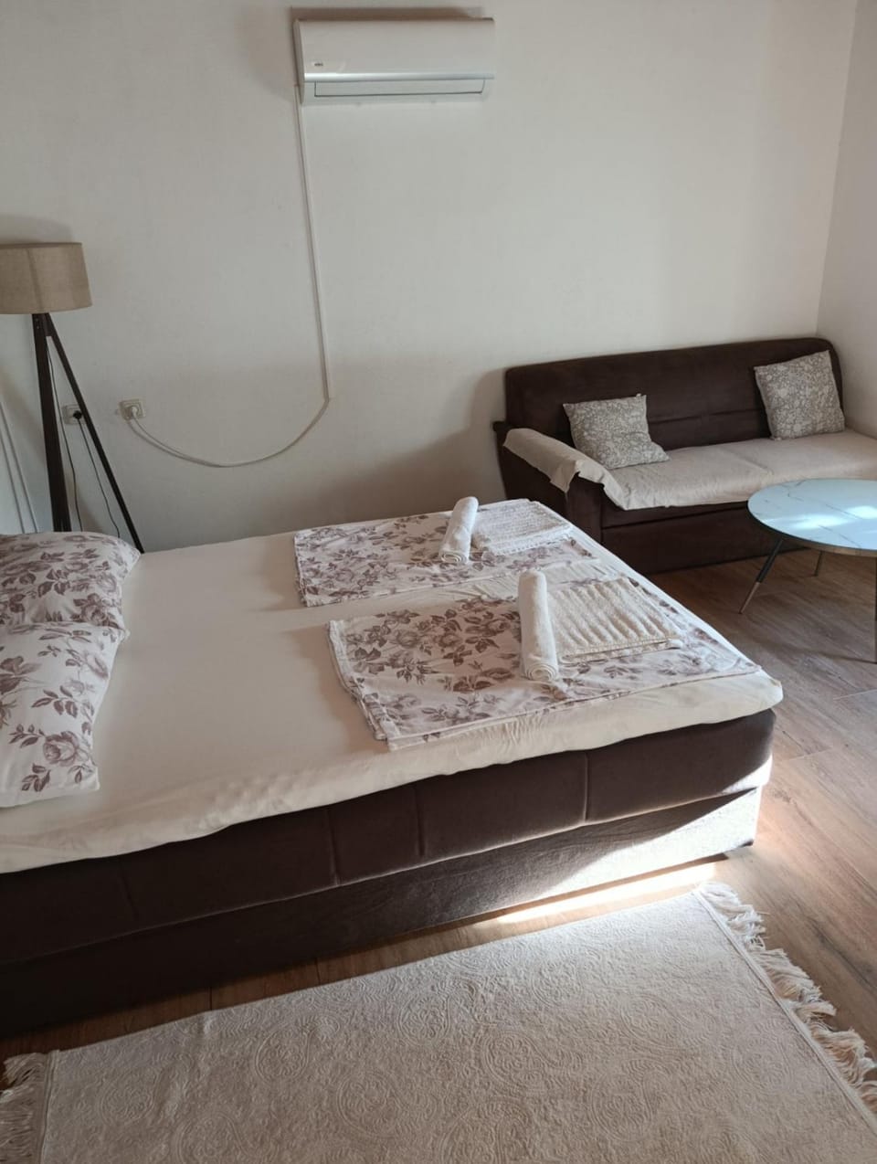 Bed, Bedroom, towels, air conditioner