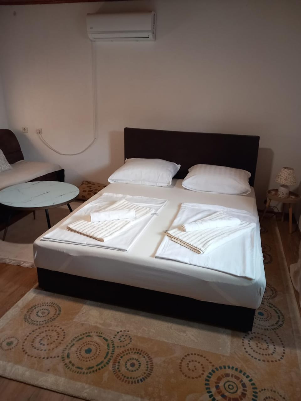 Bed, Photo of the whole room, Bedroom, air conditioner
