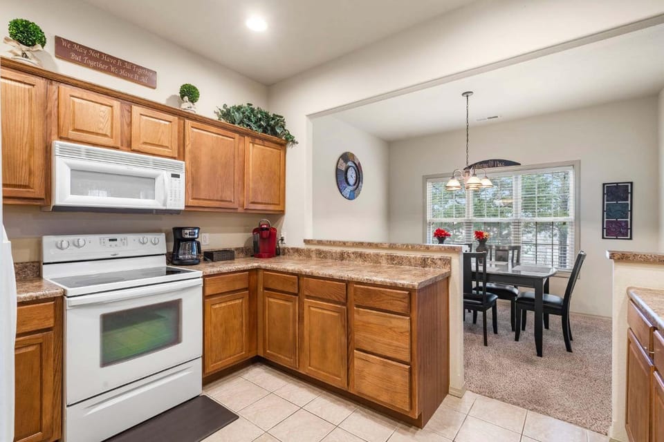 Silver Dollar Hideaway - Pet Friendly House in Table Rock Lake