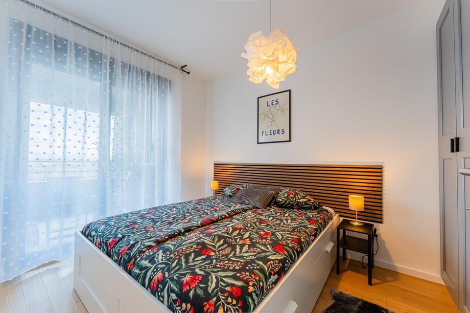 Bed, Day, View (from property/room), Photo of the whole room, Bedroom, internet, wardrobe