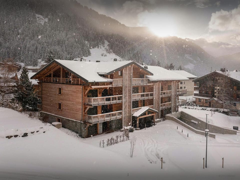 Property building, Day, Natural landscape, Winter, Mountain view