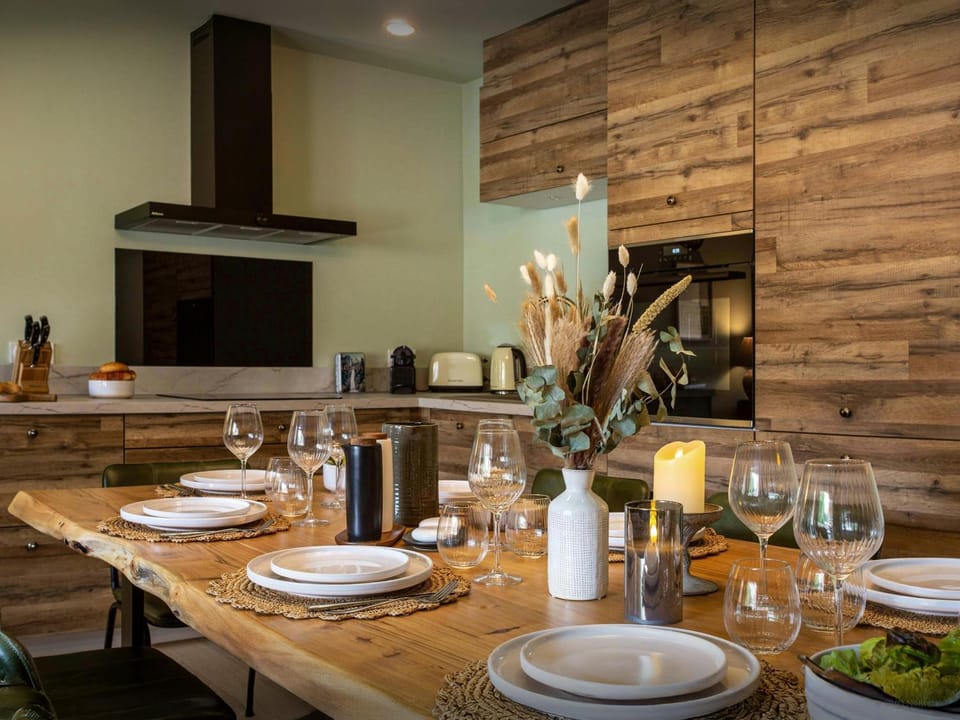 Dining area, kitchen