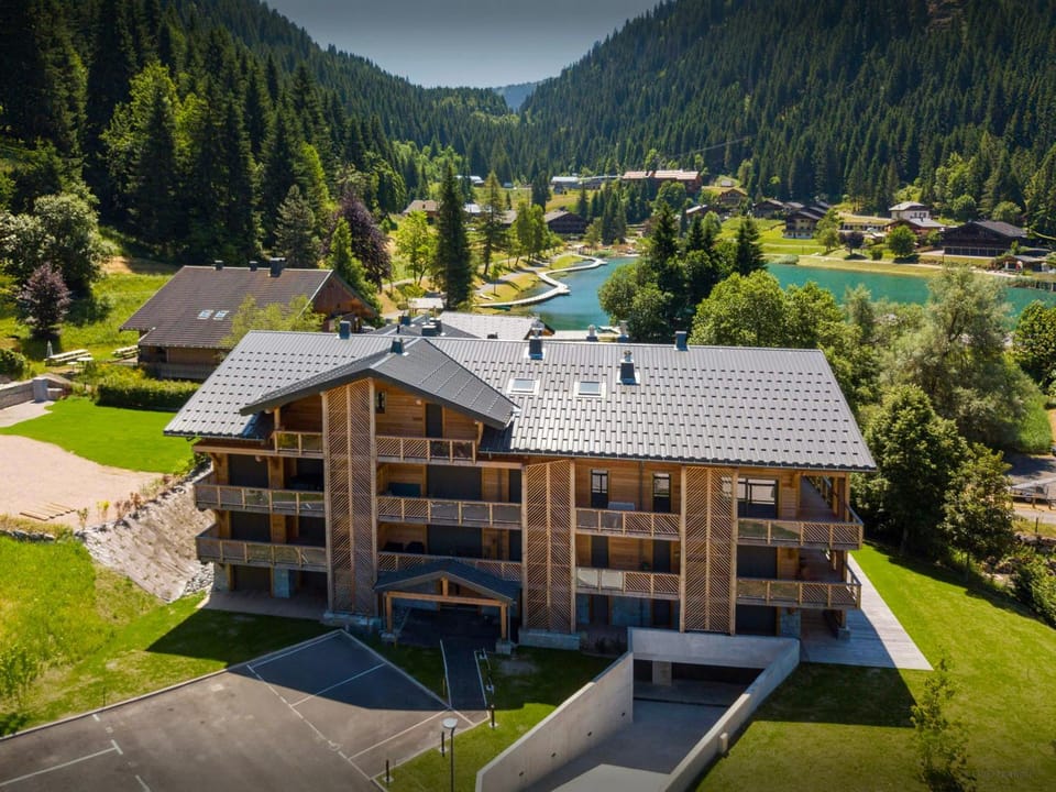 Property building, Day, Natural landscape, Summer, Mountain view