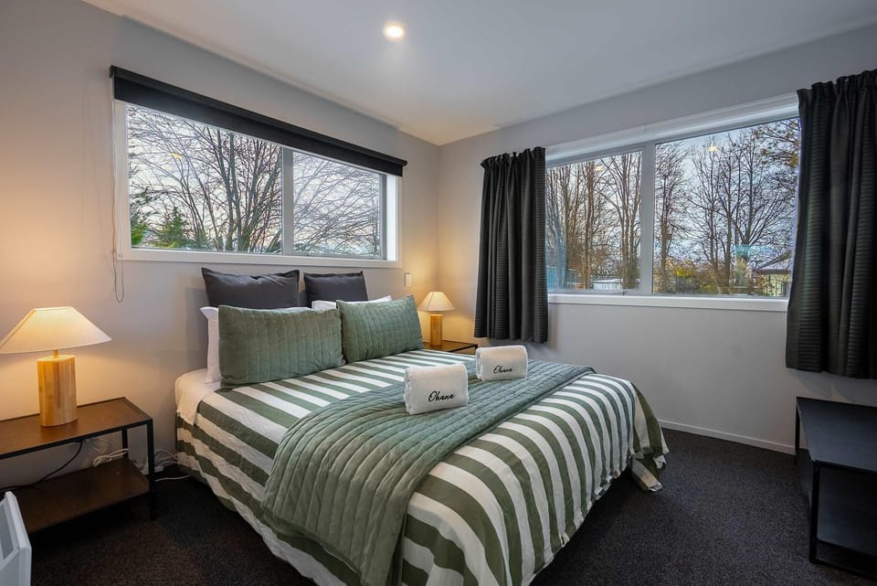 Capricorn - 2BR Easy Drive to Dark Sky Dining House in Lake Tekapo