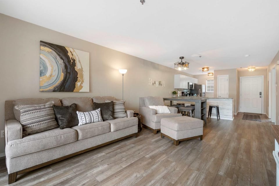 The Branson Condo at Fall Creek - Overlooking the Rolling Hills House in Branson