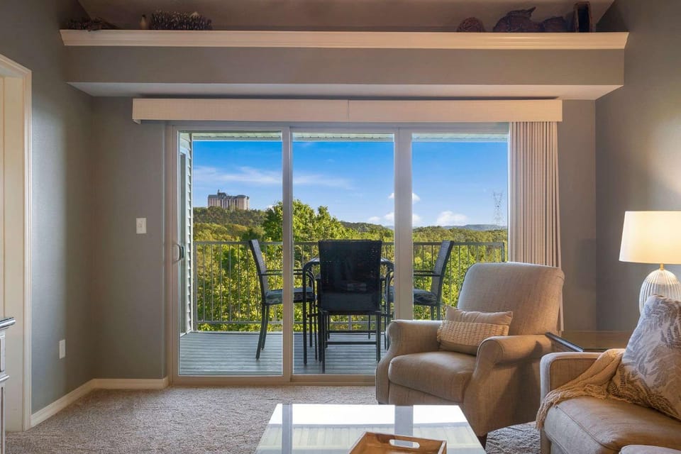 Branson Lakefront Luxury - Water Views House in Branson