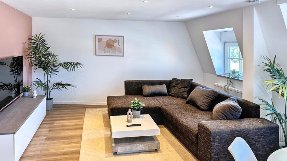 Communal lounge/ TV room, TV and multimedia, Living room, Seating area, Evening entertainment