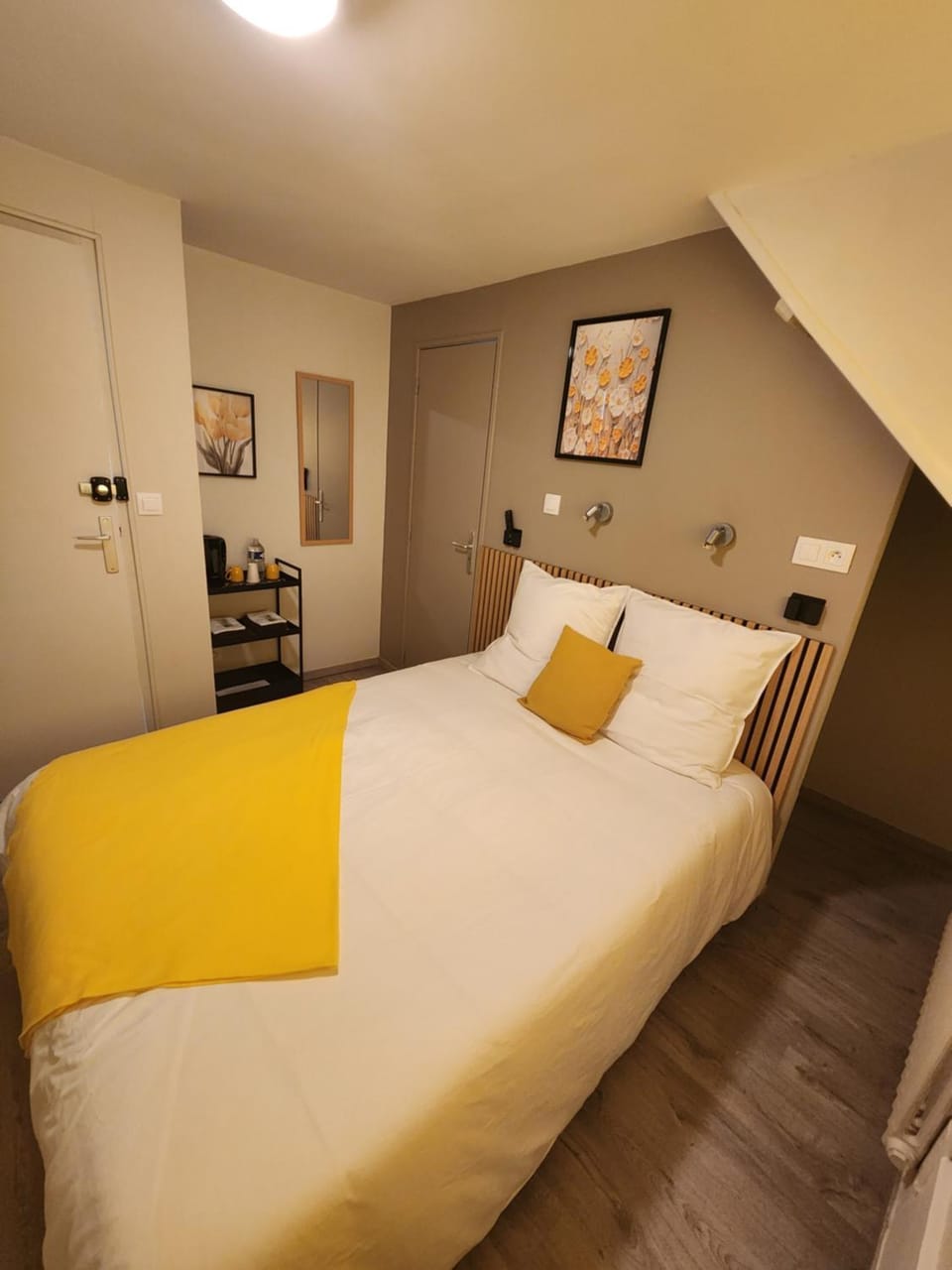 Le Croc'N Bar chambre jaune Bed and Breakfast in Normandy