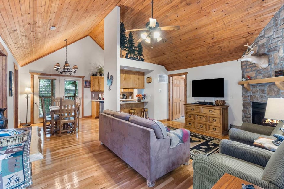 Milby Hideaway with On-site Amenities House in Table Rock Lake