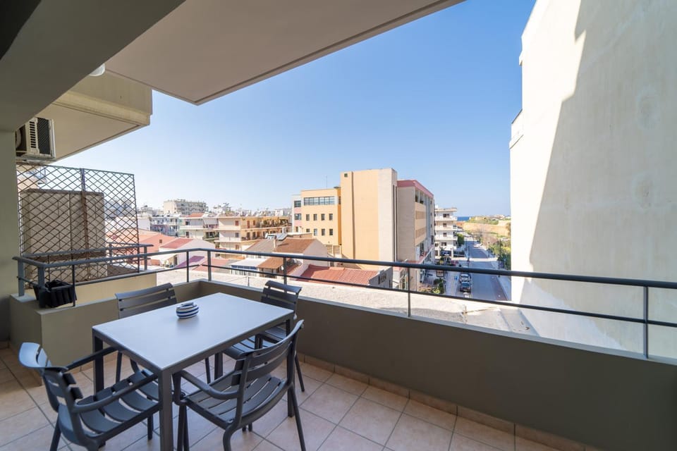 Property building, Day, View (from property/room), Balcony/Terrace, City view, Landmark view, Landmark view