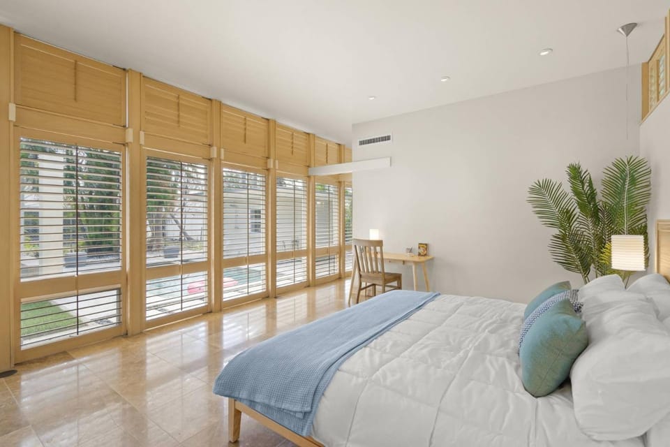 Hidden Treasure on Lido Key House in Saint Armands Key