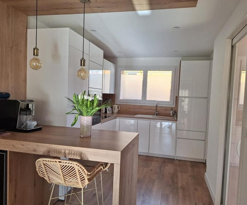 VILLA ETAGE PROCHE BORD DE MER QUARTIER Boulouris Apartment in Saint-Raphael