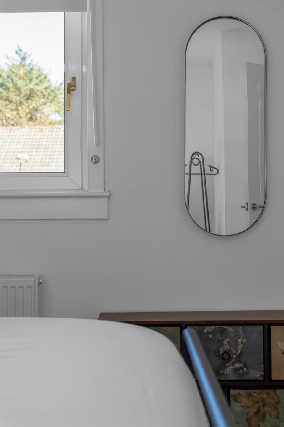 Free Parking - Central - Sleeps 6 - 2 Bedrooms Apartment in Livingston