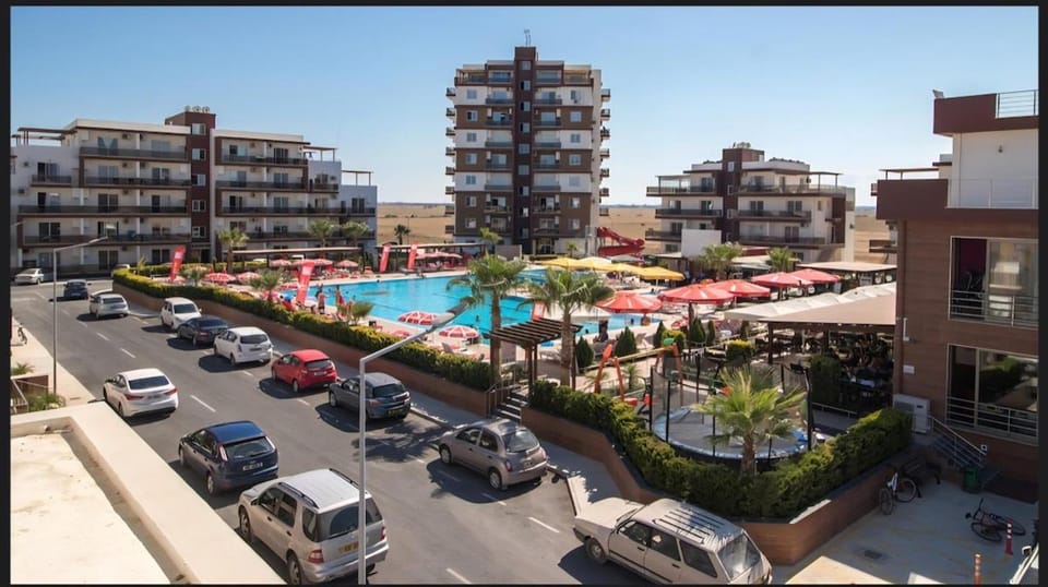 Day, Bird's eye view, Swimming pool, Location, Parking, sunbed