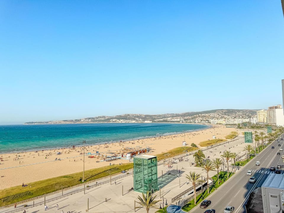 Appartement avec Vue Impressionnante sur La mer et la Marina Apartment in Tangier