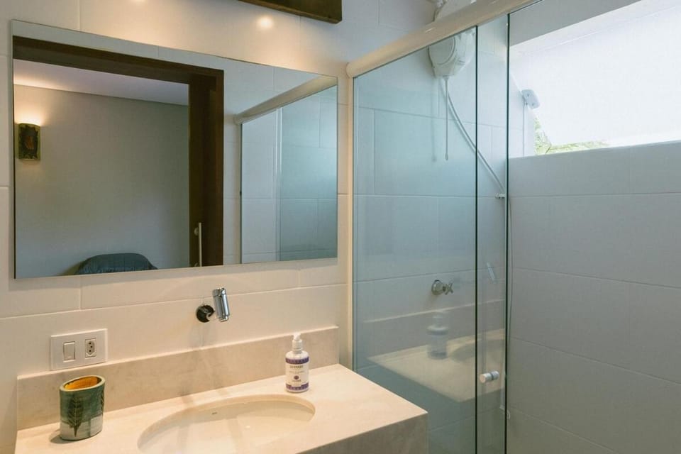 Casa moderna com Jacuzzi à 5 minutos da praia House in State of São Paulo