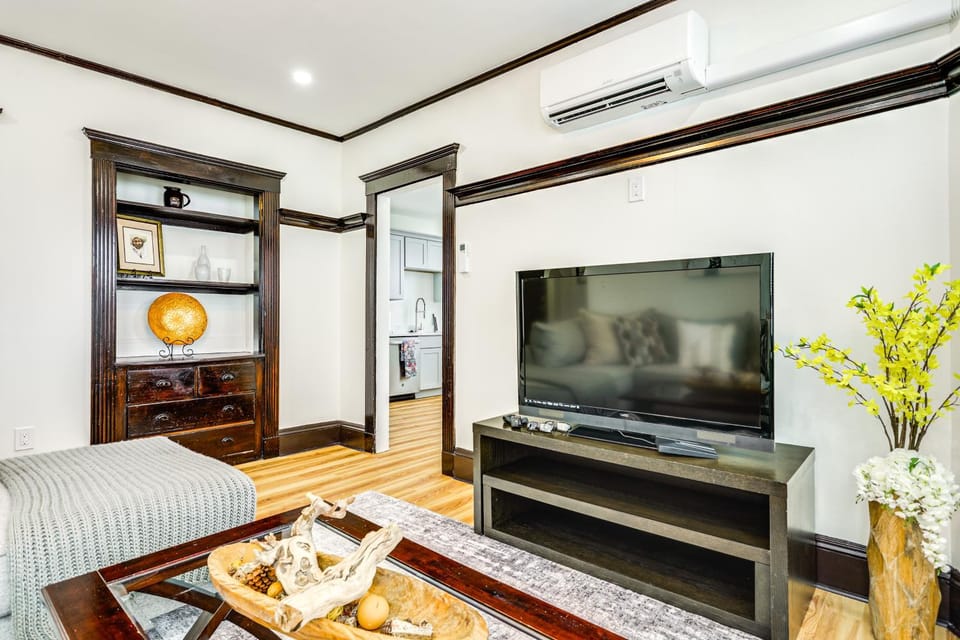 4 Mi to Fenway Park: Pet-Friendly Dorchester Apt! Apartment in Quincy