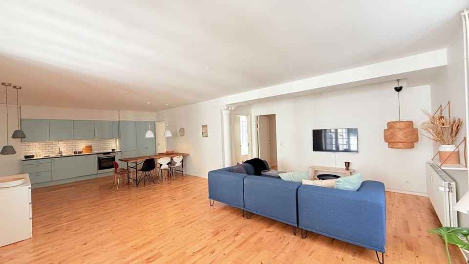 Kitchen or kitchenette, Living room