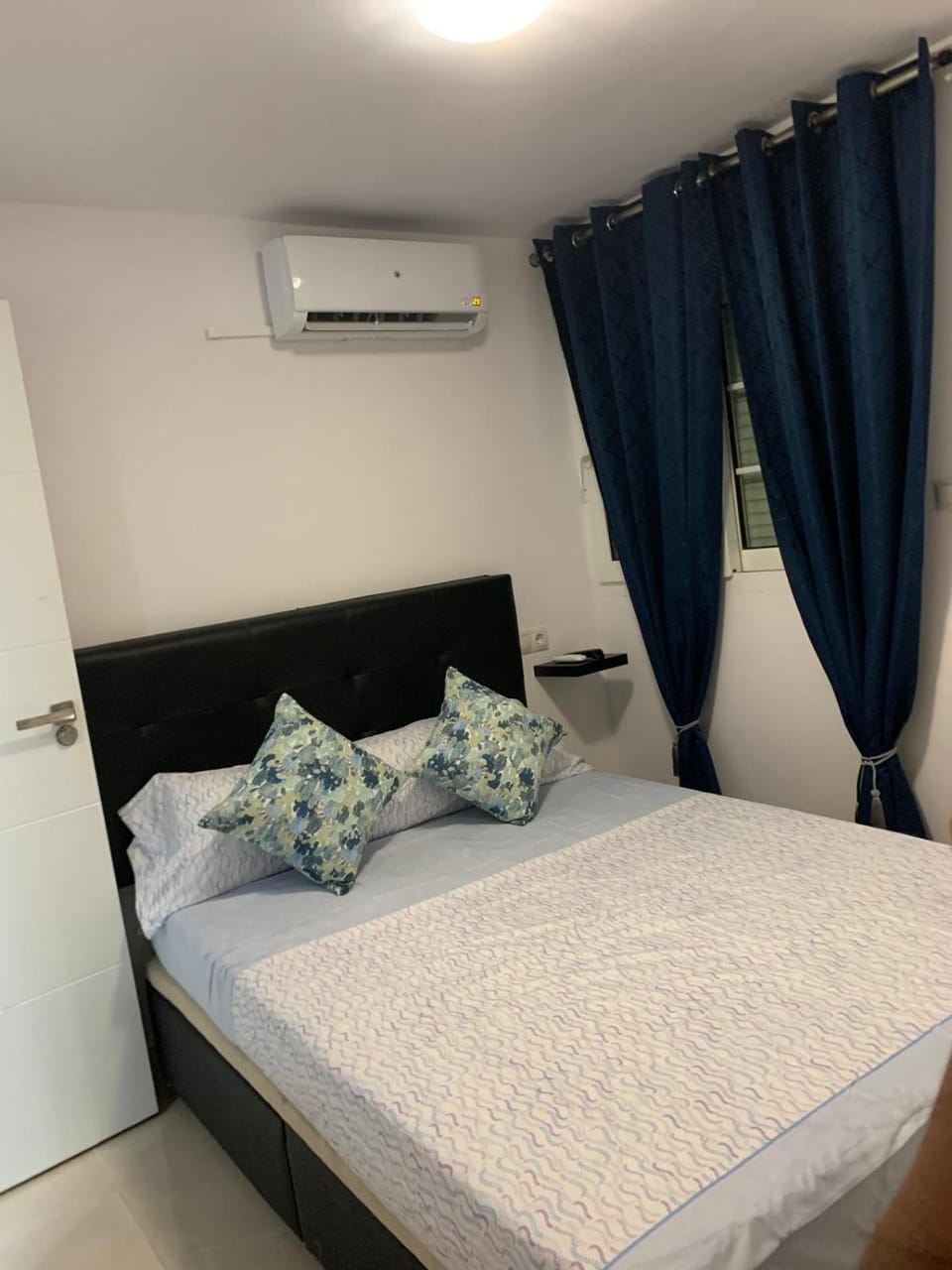 Bedroom, air conditioner