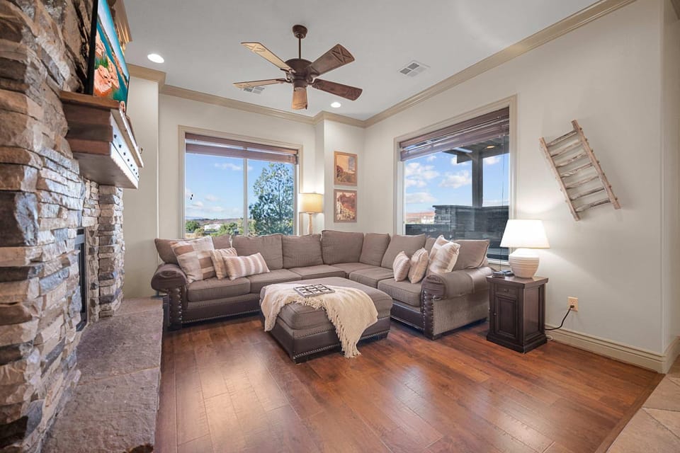Feel Above it All in Utah House in Washington
