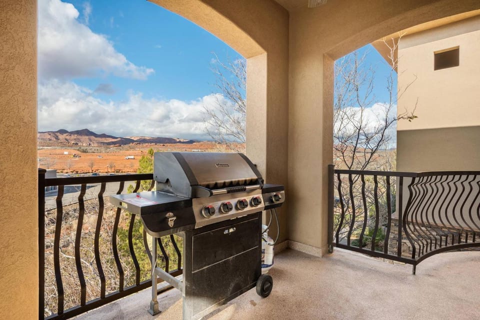 Feel Above it All in Utah House in Washington