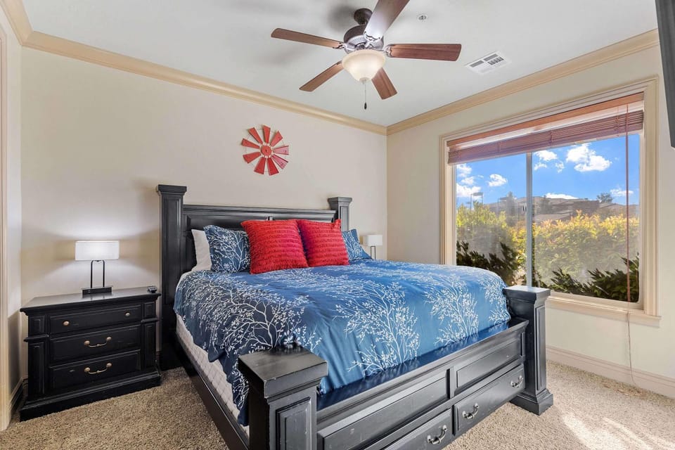 Coral Springs Getaway - Outdoor and Indoor Heated Pool - Close to Zion National Park House in Washington