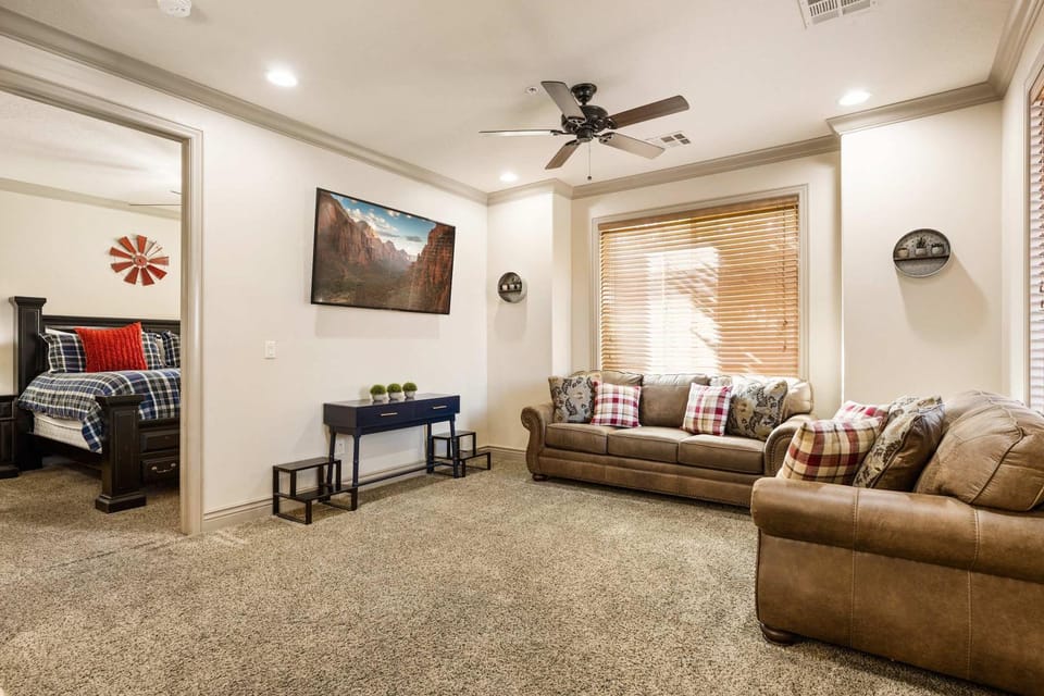 Coral Springs Getaway - Outdoor and Indoor Heated Pool - Close to Zion National Park House in Washington