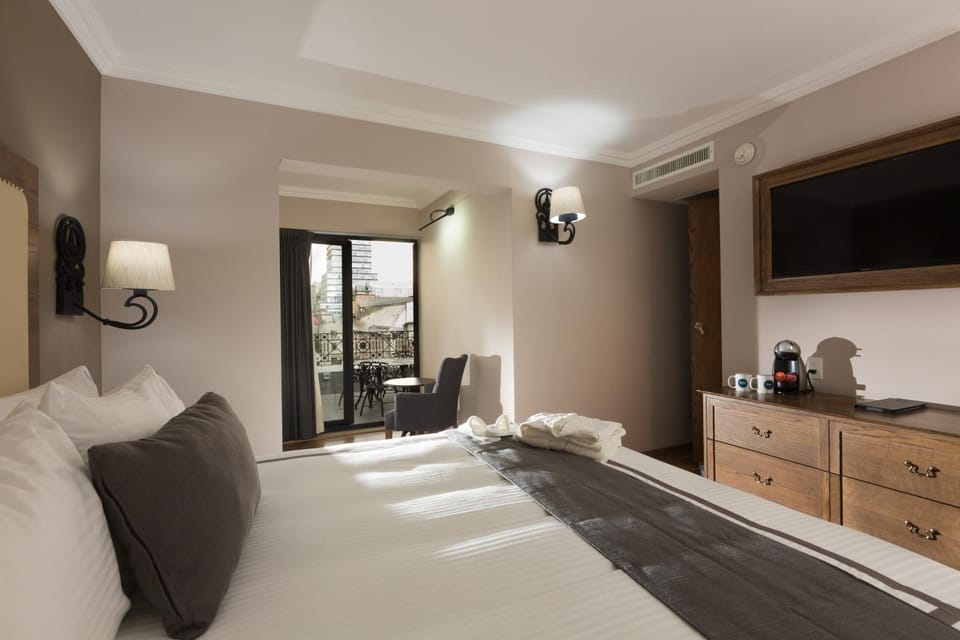 Off site, Coffee/tea facilities, Photo of the whole room, Decorative detail