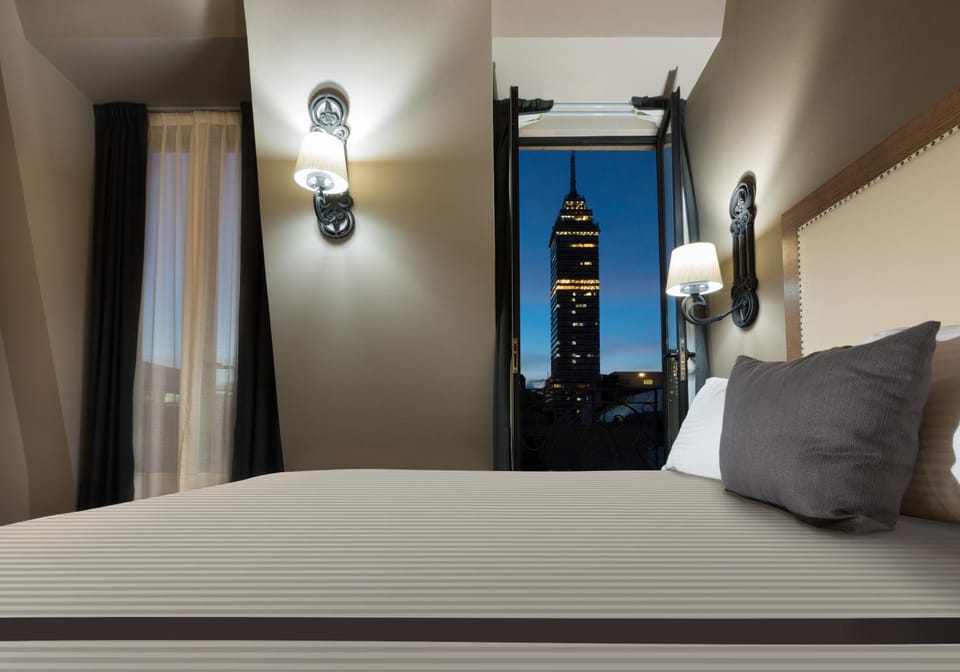 Bed, Balcony/Terrace, Quiet street view